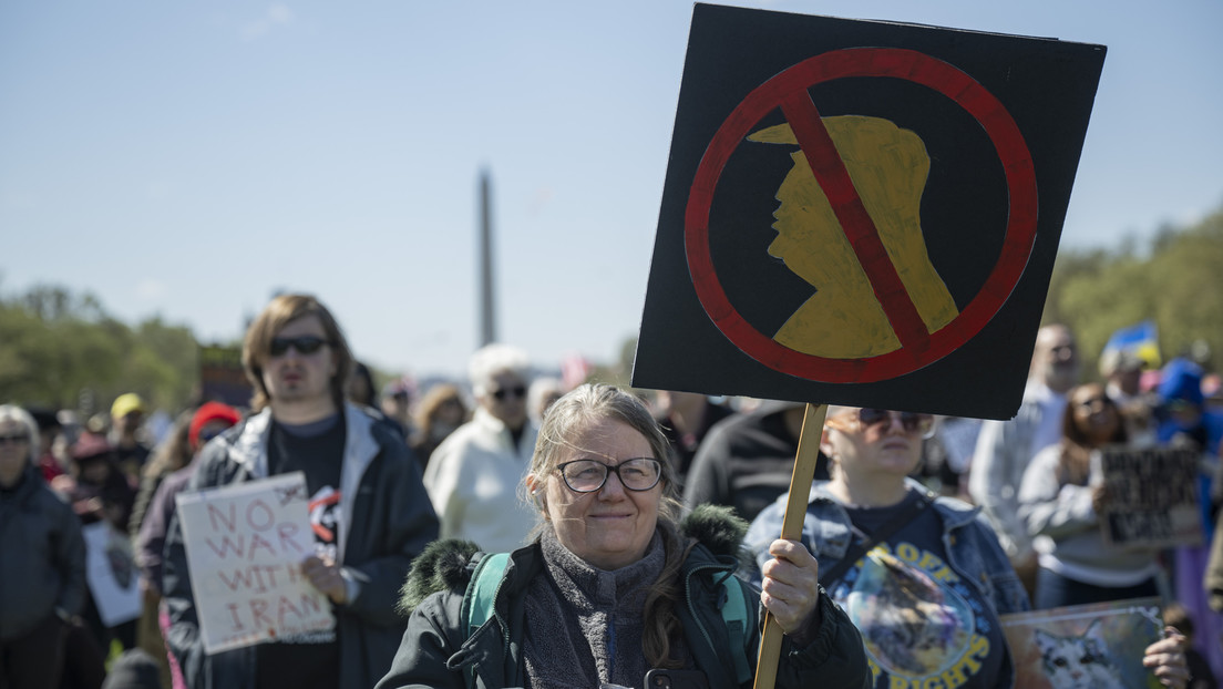 Tucker Carlson: Para los estadounidenses que se opongan a la guerra con Irán puede venir aún algo peor