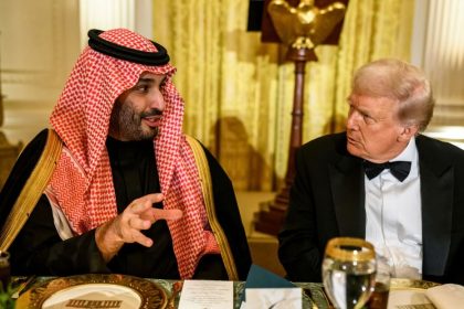 Kim Dotcom comenta los dichos de Trump sobre el príncipe saudí, al que llamó "besaculo"