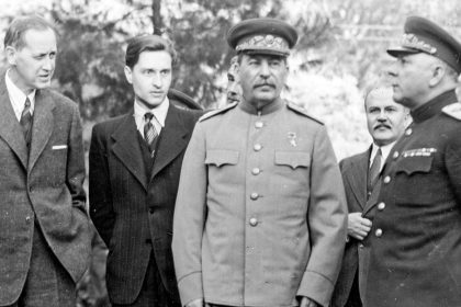 Charlas con nazis y un viaje a EE.UU. que no sucedió: la increíble historia del fantasma lingüístico de Stalin