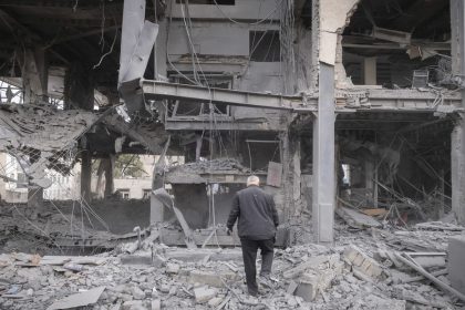 Canciller iraní: "Israel y sus cómplices creen que el conocimiento se puede borrar con bombardeos"