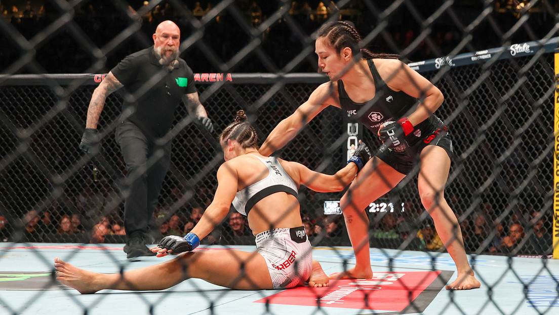 VIDEO: Luchadora de MMA 'apaga' y estrangula a su rival en un escalofriante nocaut