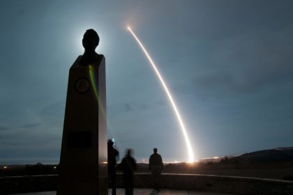 EE.UU. evalúa ofrecer tecnología nuclear a un aliado de Oriente Medio mientras bombardea a Irán por la misma razón