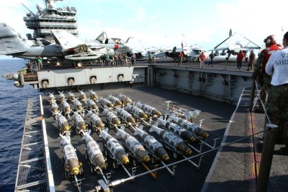 WSJ: EE.UU. utilizó bombas antibúnker de 900 kilogramos en un ataque contra Irán