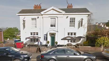 Un hotel británico indemniza con 76.000 dólares a una anciana a la que pagaba menos de 2 dólares la hora y hacía dormir en un sillón en el sótano