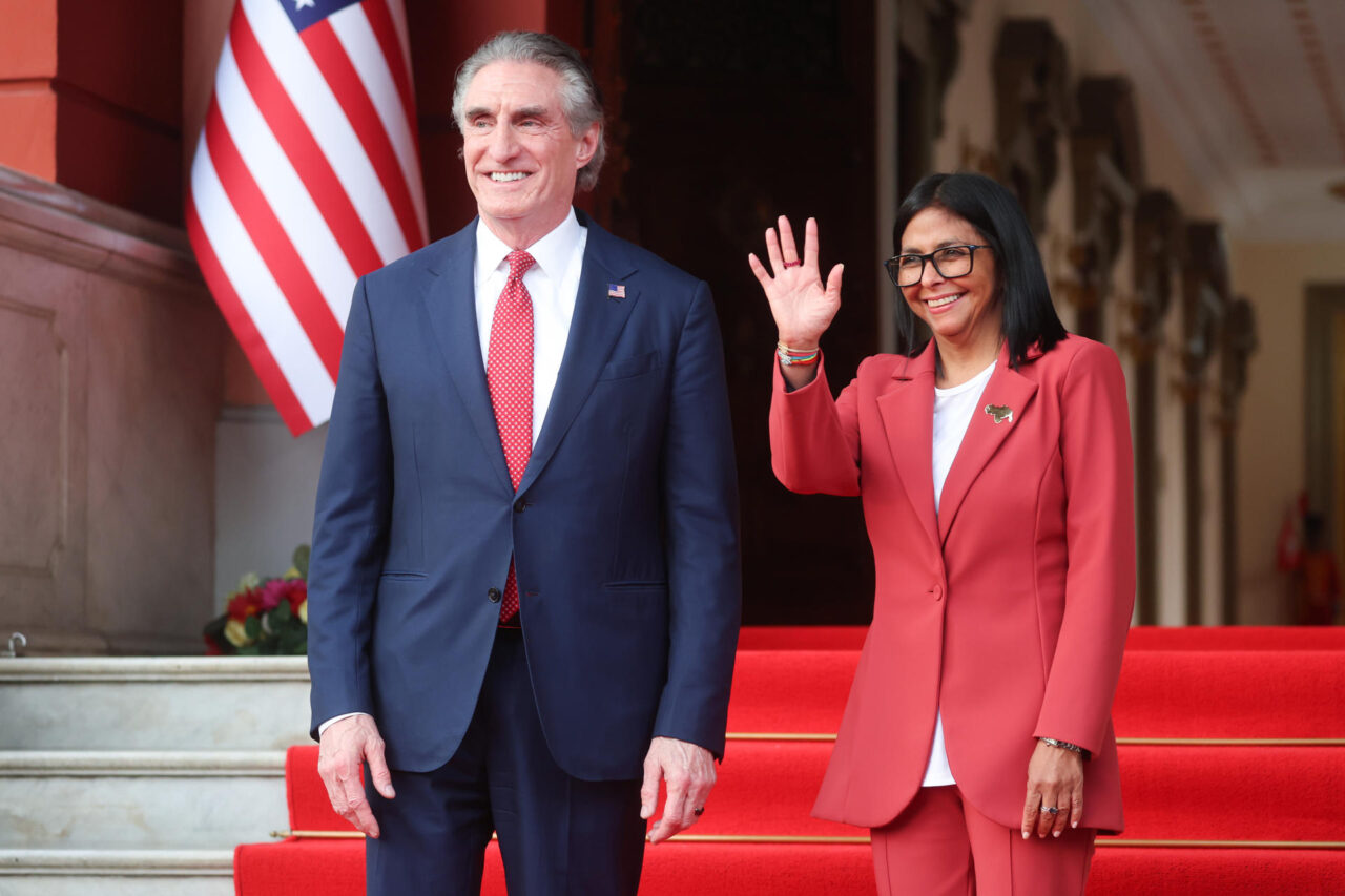 Delcy Rodríguez pide junto Burgum que se acelere la reforma de Ley de Minas en Venezuela