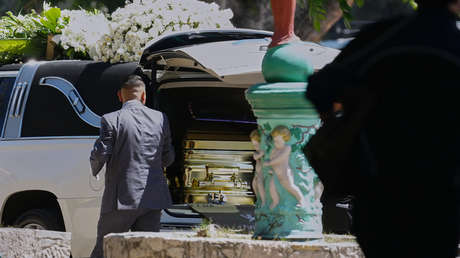 Así fue el funeral de 'El Mencho': música en vivo, más de 500 coronas y un féretro dorado