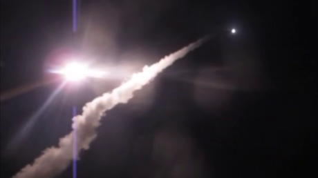 VIDEO: Andanada de poderosos misiles iraníes despega hacia objetivos enemigos