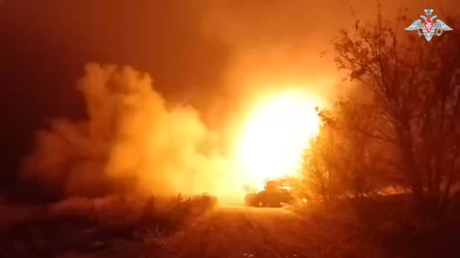 VIDEO: Potentes andanadas de la artillería rusa destruyen posiciones ucranianas