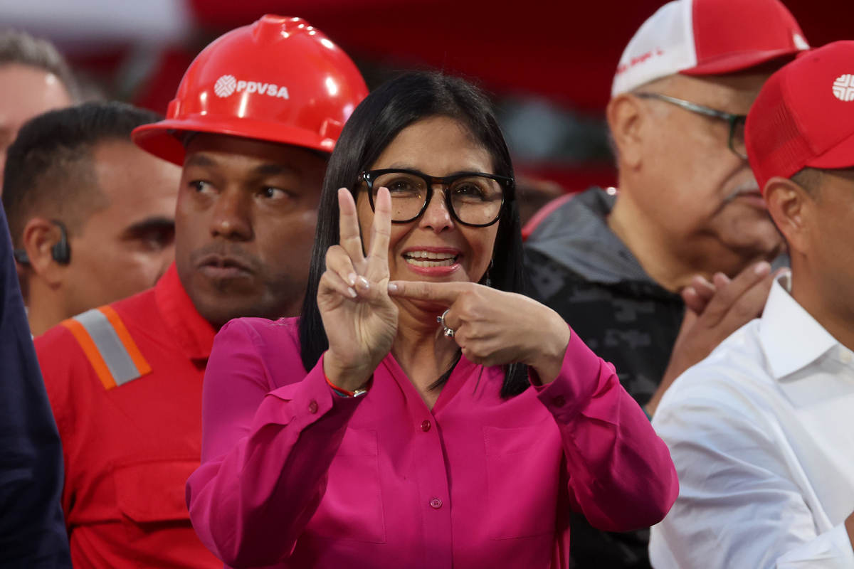 Delcy Rodríguez firma la reforma de Ley de Hidrocarburos