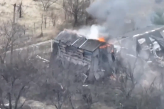 VIDEO: Drones rusos cazan y embisten objetivos en superficie, aire y bajo tierra