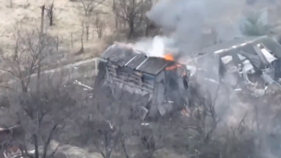 VIDEO: Drones rusos cazan y embisten objetivos en superficie, aire y bajo tierra