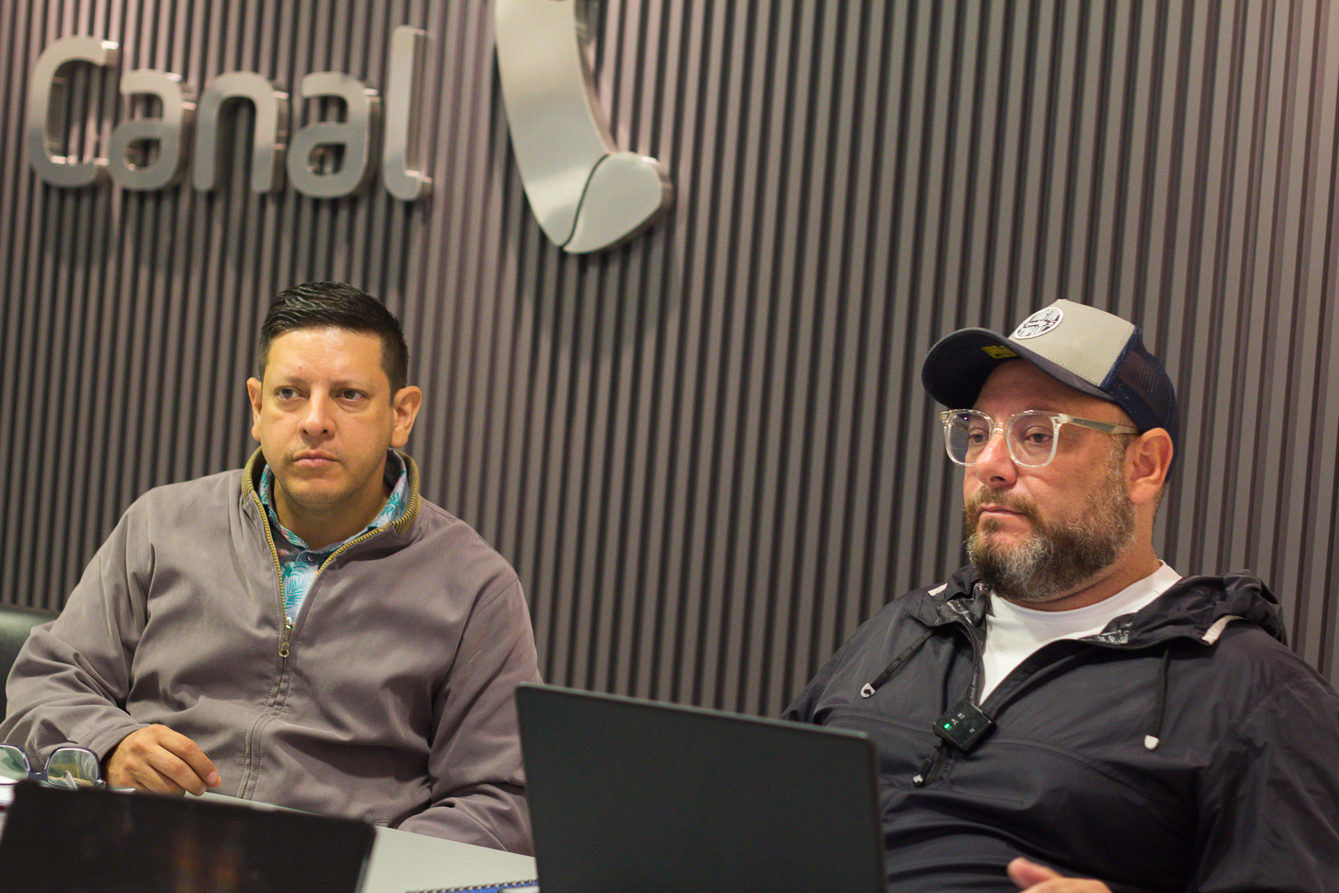 Harim Rodríguez D' Santiago, gerente general de comunicación estratégica y prensa del canal, y Manuel Sosa, gerente de programación. Foto: Ezequiel Carías | El Nacional 