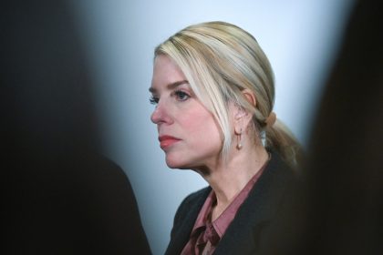CNN: Trump evalúa desplazar a Pam Bondi de la Fiscalía General