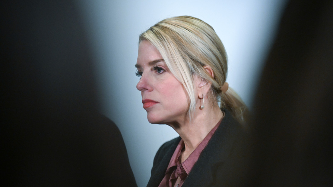 CNN: Trump evalúa desplazar a Pam Bondi de la Fiscalía General