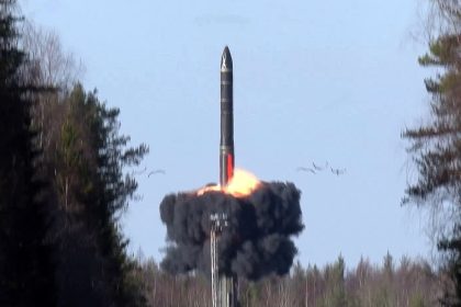 Rusia realiza ejercicios con complejos de la tríada nuclear rusa