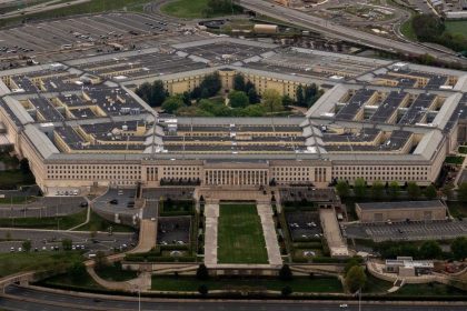 Jefe del Pentágono anuncia un cambio en las instalaciones militares de EE.UU.