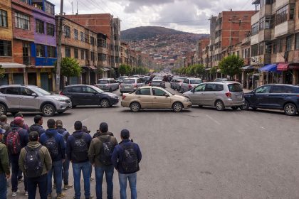 La "mala calidad" de la gasolina desata bloqueos de carreteras en Bolivia