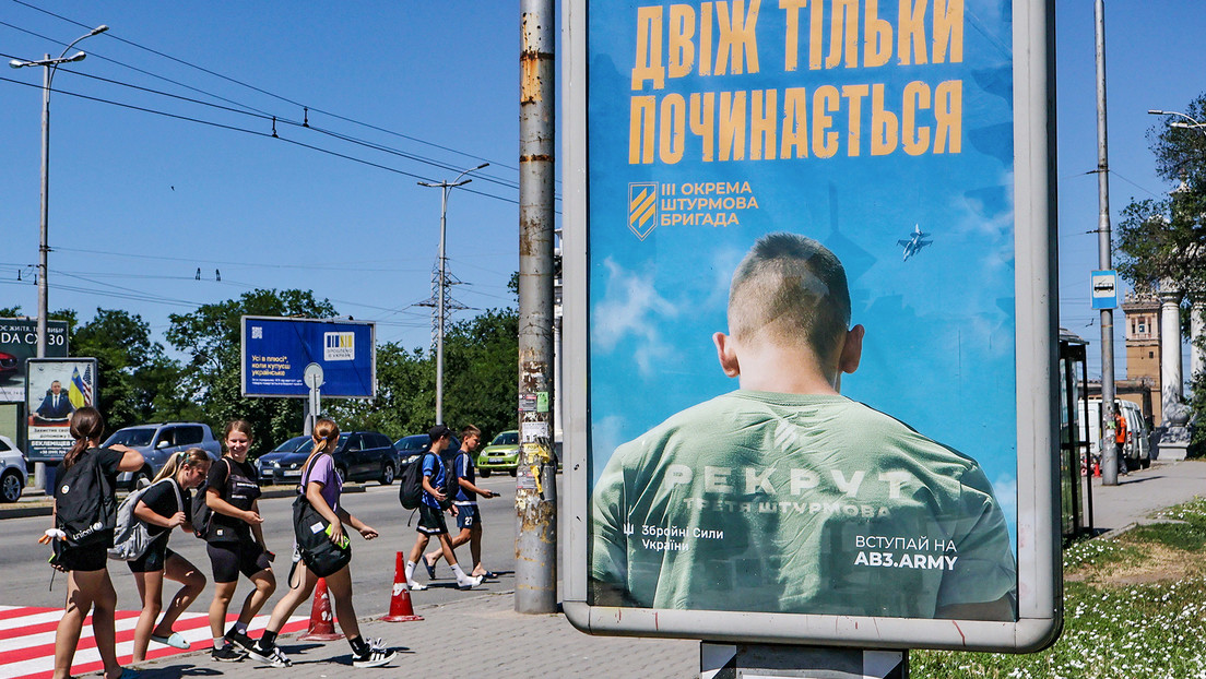 Acusan a niños en Ucrania de "acosar" a reclutadores forzosos