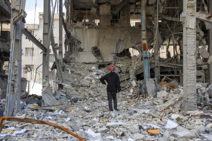 "Es totalmente inaceptable": Tucker Carlson critica duramente la guerra contra Irán