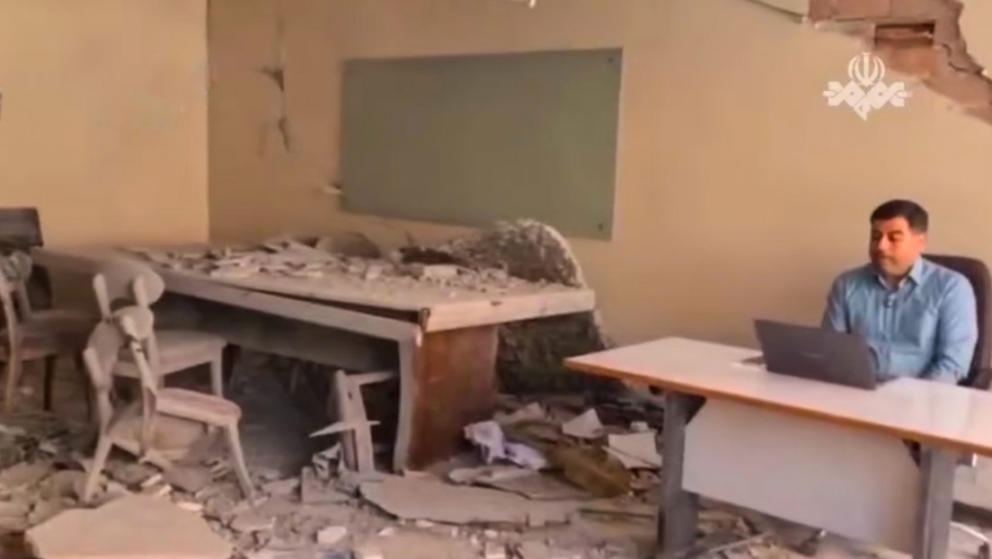 VIDEO: Profesor iraní desafía la guerra y da clase en la universidad atacada