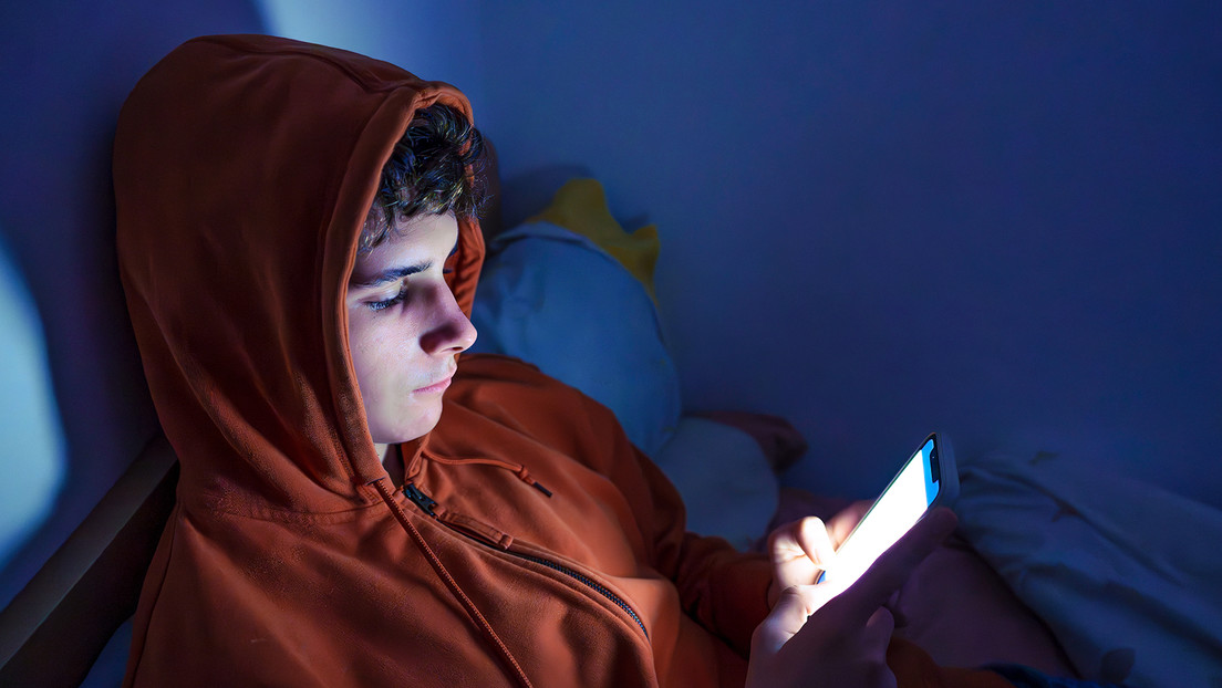 Mandatario europeo anuncia en TikTok que prohibirá acceso a redes sociales a menores de 15 años