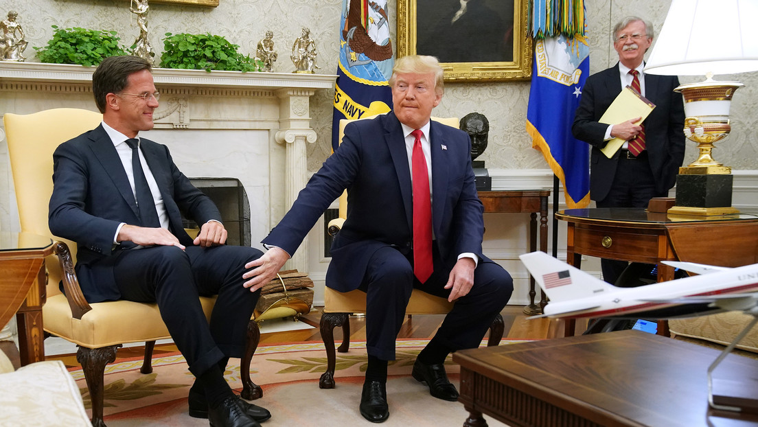 Preguntan a Rutte por la amenaza de Trump de aniquilar la civilización iraní y activa su mantra 'propapi'