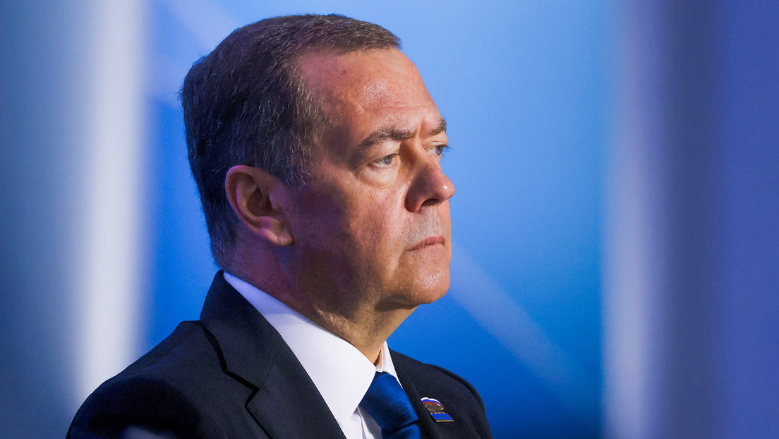 Medvédev: Occidente construyó una red global de laboratorios, la mayor amenaza es de Ucrania