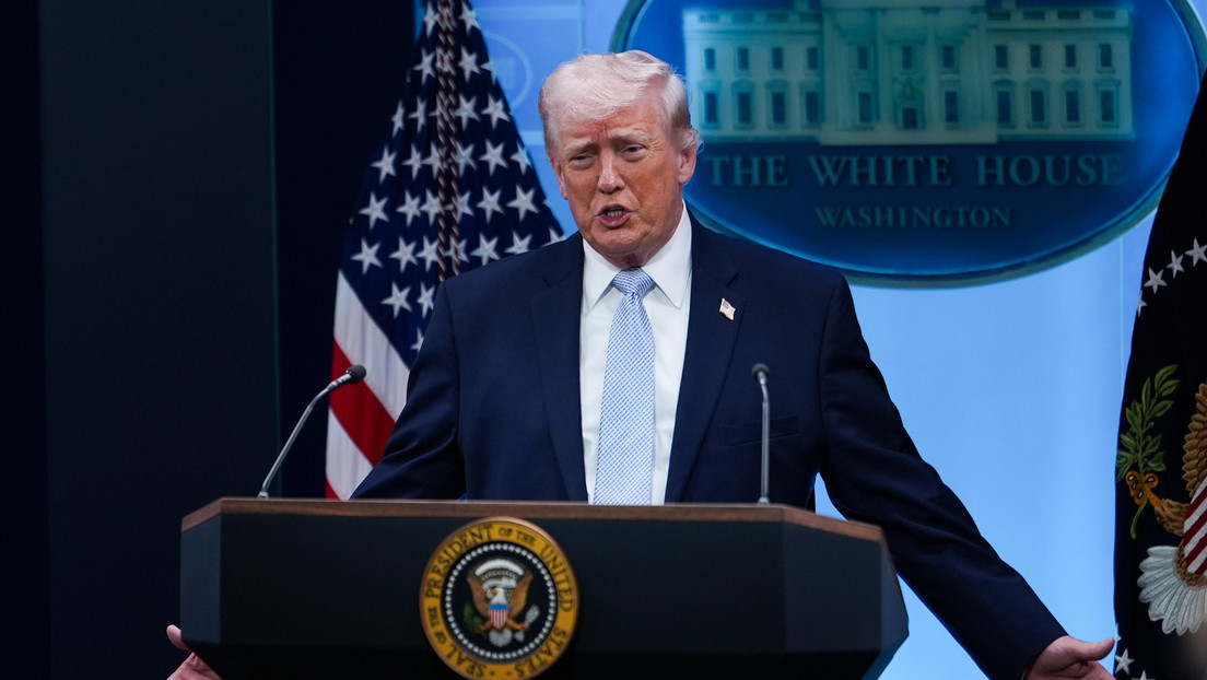 Trump acusa a Irán de hacer "un muy pésimo trabajo" respecto al Estrecho de Ormuz