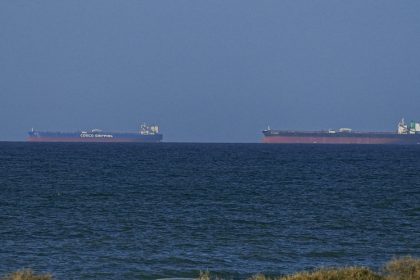 Fars: El tránsito de buques por Ormuz es incluso menor que en el apogeo de la guerra