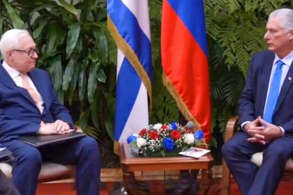 Cuba estrecha sus relaciones "históricas y estratégicas" con Rusia ante cerco energético de EE.UU.