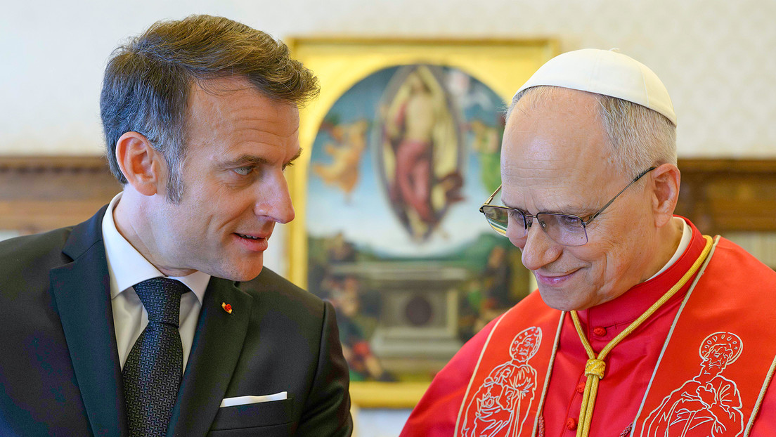 El sorprendente regalo de Macron al papa León XIV