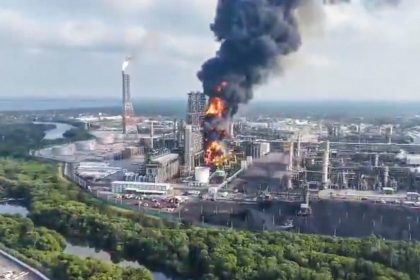 Sheinbaum revela la tesis sobre el incendio de una de las principales refinerías de México