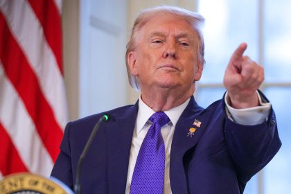 Trump: "Parece que los iraníes no se dan cuenta que no tienen cartas", excepto una