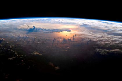 FOTOS: El reingreso de la misión Artemis II observado desde la Estación Espacial Internacional