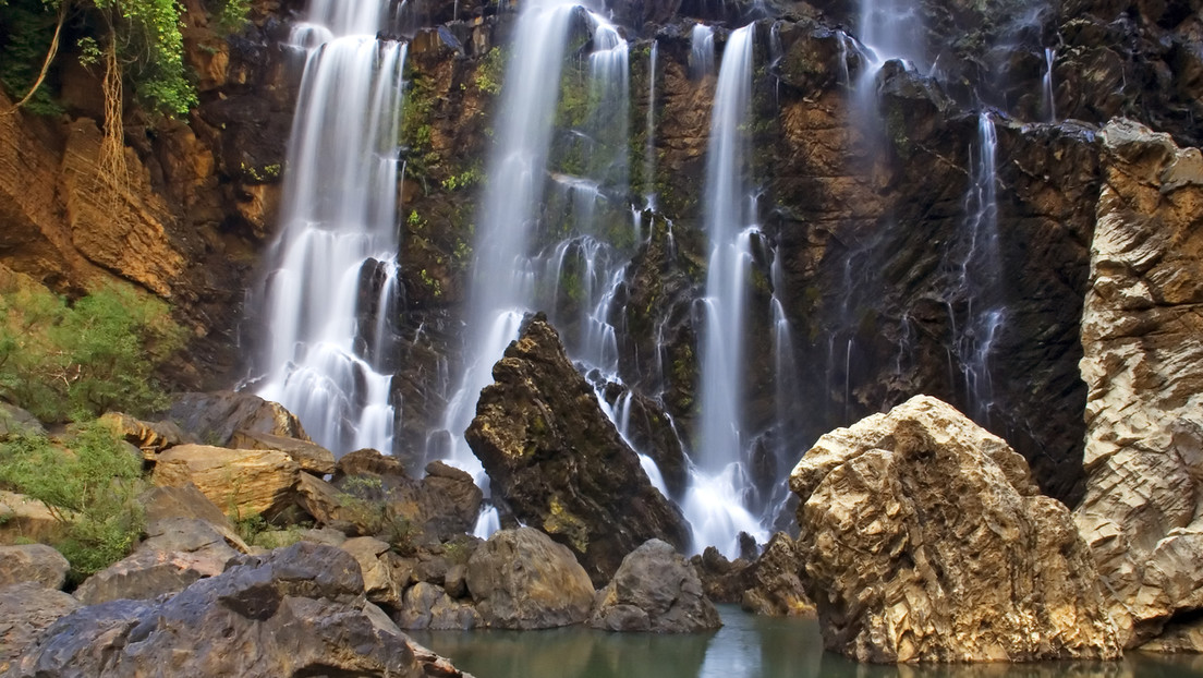 Excursión termina en tragedia: tres adolescentes mueren en una cascada en la India (VIDEO)