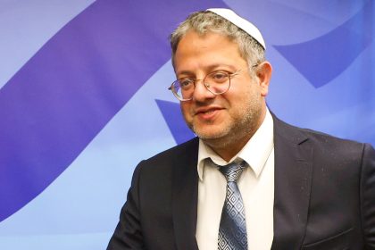 Ministro radical de Netanyahu reaviva polémica con su rezo en Al Aqsa (VIDEO)