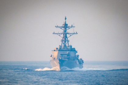 Revelan qué pasó con los destructores de EE.UU. que expulsó Irán del estrecho de Ormuz