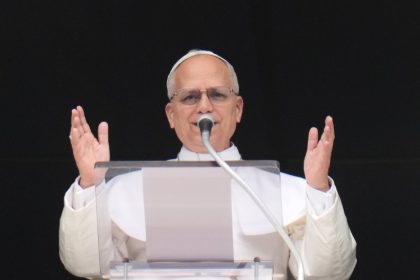 "No estaría en el Vaticano si yo no fuera presidente": Trump sobre el papa