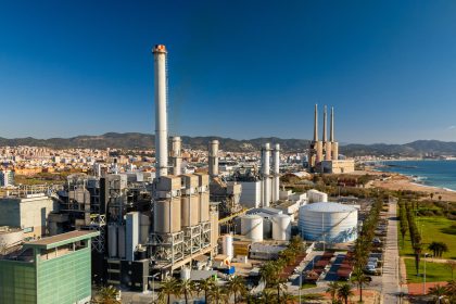 Suben los precios de este fósil por la crisis en Ormuz