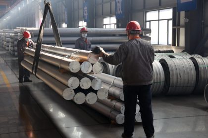 Este metal registra un fuerte aumento en medio de tensiones por el estrecho de Ormuz