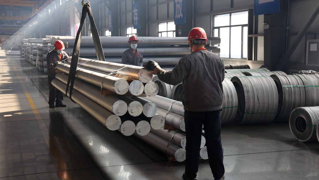 Este metal registra un fuerte aumento en medio de tensiones por el estrecho de Ormuz