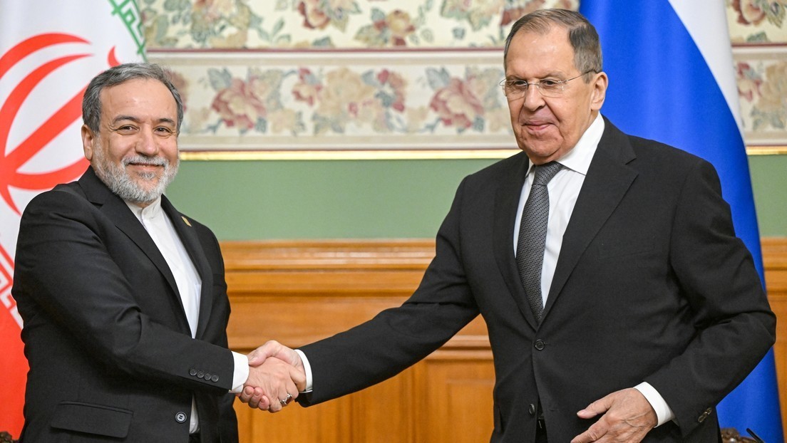 Lavrov afirma a Araghchi que Rusia "celebra el compromiso de continuar los esfuerzos diplomáticos"
