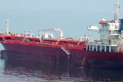 Reuters: Petrolero chino cruza el estrecho de Ormuz a pesar del bloqueo de EE.UU.