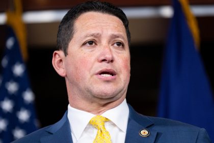 Segundo congresista en un día anuncia su renuncia en medio de escándalos sexuales en EE.UU.