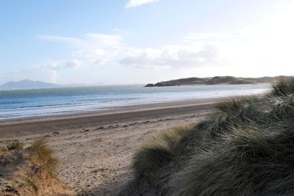 Tormenta deja al descubierto un cadáver inquietante y nadie logra explicar qué es
