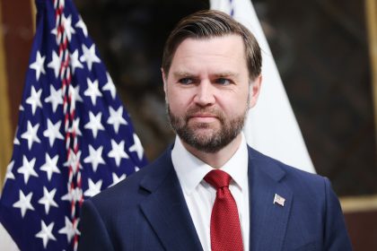 Vance: Trump quiere lograr "un gran acuerdo" con Irán