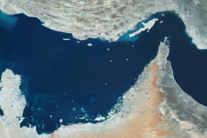 Segundo buque iraní burla el bloqueo de EE.UU. y pasa por Ormuz