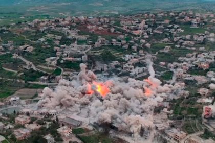 VIDEO: Israel bombardea "70 infraestructuras en un minuto" en el Líbano