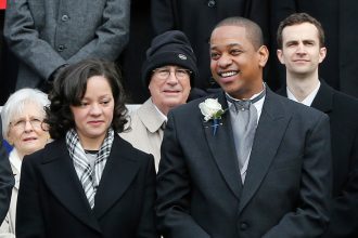 Exvicegobernador de Virginia se quita la vida tras asesinar a su esposa