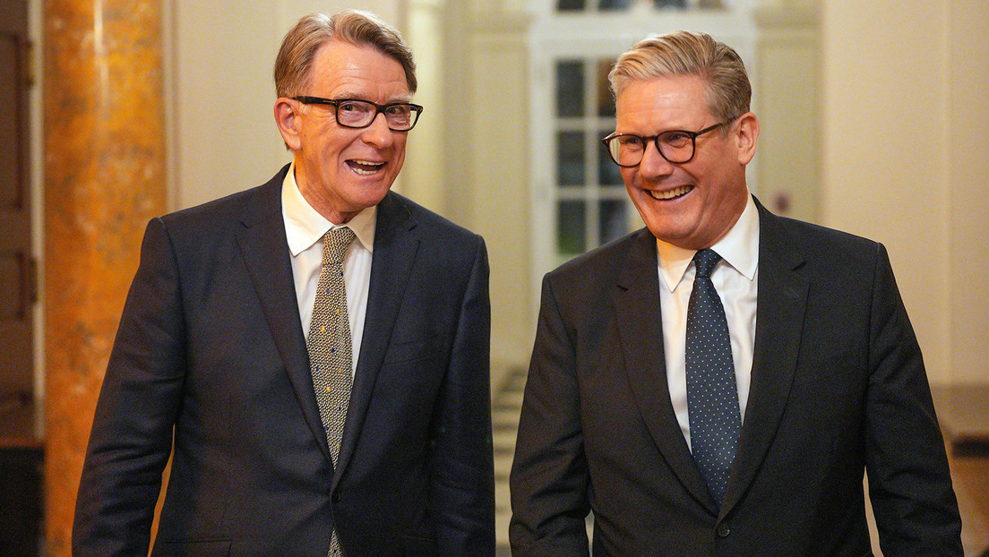 Alto cargo británico cae por el caso del exembajador Mandelson, vinculado con Epstein